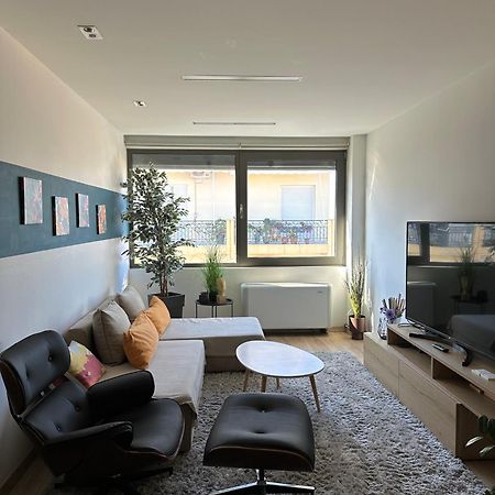 Urban Apartment Amaliada Ngoại thất bức ảnh